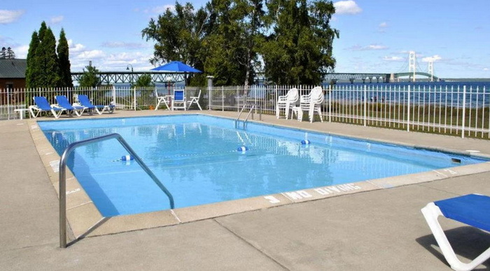 Riviera Motel - Wow - Look At This View From The Pool